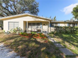 Foreclosed Home - 2914 SUNSET RD, 33901