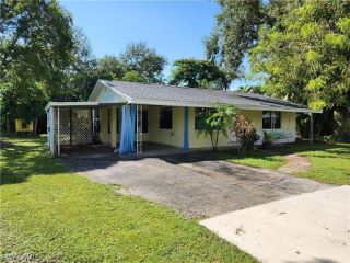 Foreclosed Home - 2926 HOLLY RD, 33901