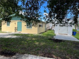 Foreclosed Home - 343 STOCKTON ST, 33903