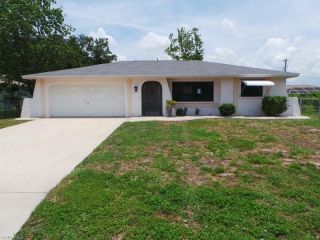 Foreclosed Home - 921 Se 32nd Ter, 33904