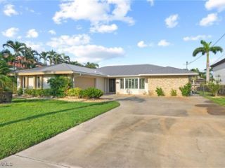 Foreclosed Home - 469 BAYSHORE DR, 33904