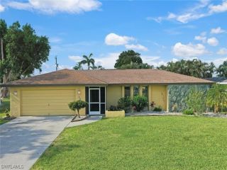 Foreclosed Home - 524 SE 36TH ST, 33904
