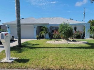 Foreclosed Home - 538 SE 35TH TER, 33904