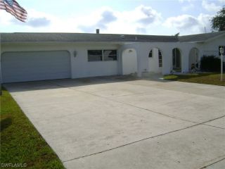 Foreclosed Home - 4403 SE 1ST AVE, 33904
