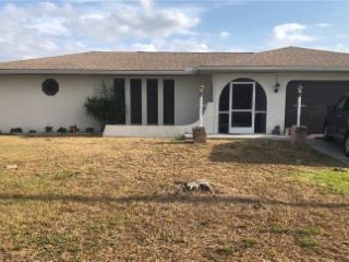 Foreclosed Home - 1124 SE 31ST ST, 33904