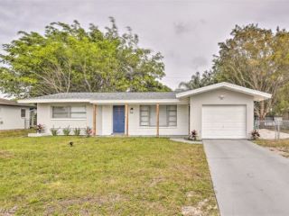 Foreclosed Home - 3721 SE 3RD AVE, 33904