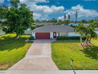 Foreclosed Home - 3809 SE 4TH AVE, 33904