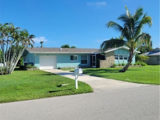 Foreclosed Home - 913 SE 26TH ST, 33904
