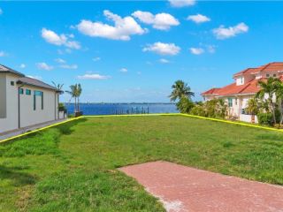 Foreclosed Home - 304 BAYSHORE DR, 33904