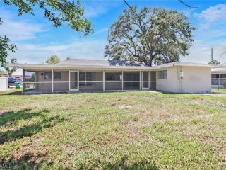 Foreclosed Home - 4325 SE 16TH PL, 33904