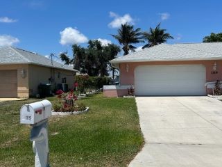 Foreclosed Home - 1119 SE 34TH ST, 33904