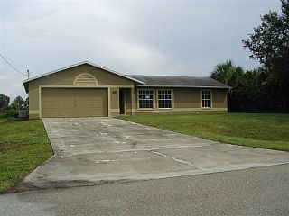 Foreclosed Home - 3712 KILARNEY ST, 33905