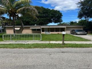 Foreclosed Home - 576 LYNNEDA AVE, 33905