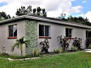 Foreclosed Home - 2713 E CYPRESS AVE, 33905