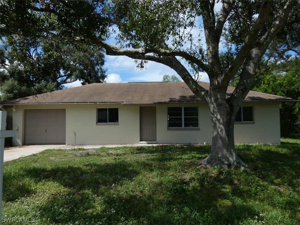 Foreclosed Home - 2165 TROPIC AVE, 33905