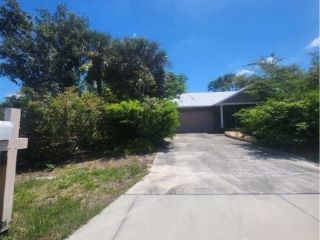 Foreclosed Home - 487 NE 4TH AVE, 33909