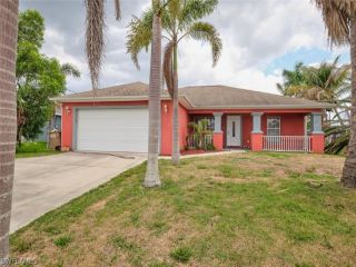 Foreclosed Home - 202 DIPLOMAT PKWY E, 33909
