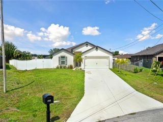 Foreclosed Home - 848 LA SALLE AVE, 33913