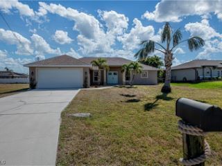 Foreclosed Home - 2537 SW 26TH PL, 33914