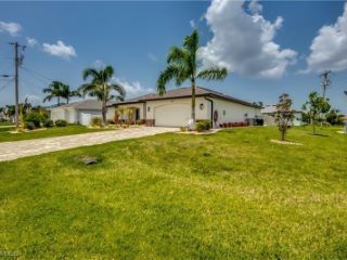 Foreclosed Home - 3000 SW 22ND PL, 33914
