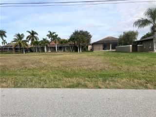 Foreclosed Home - 2823 SW 29TH PL, 33914