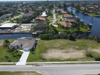 Foreclosed Home - 2716 SURFSIDE BLVD, 33914