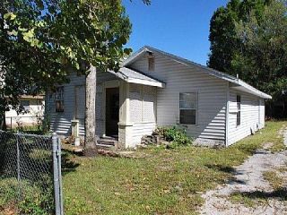 Foreclosed Home - 631 PINE ST, 33916