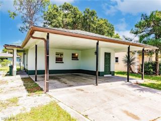 Foreclosed Home - 1928 VERONICA S SHOEMAKER BLVD, 33916