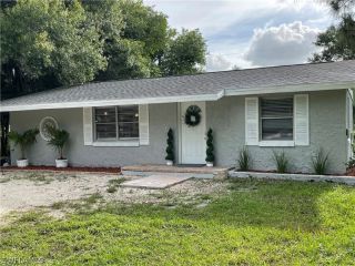Foreclosed Home - 2803 N 2ND ST, 33917
