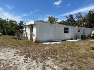 Foreclosed Home - 7851 SUNCOAST DR, 33917