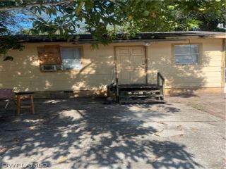 Foreclosed Home - 1220 LUCKEY ST, 33935