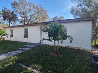 Foreclosed Home - 881 E LINCOLN AVE, 33935