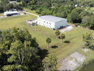 Foreclosed Home - 1650 CASE RD, 33935