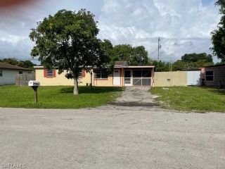 Foreclosed Home - 40 ABACO ST, 33936