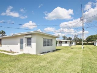 Foreclosed Home - 2331 JACARANDA CT, 33936