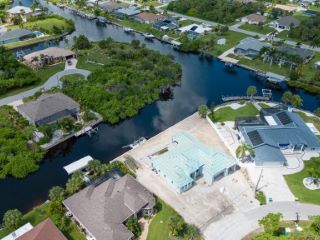 Foreclosed Home - 17357 BAYHARBOR CIR, 33948