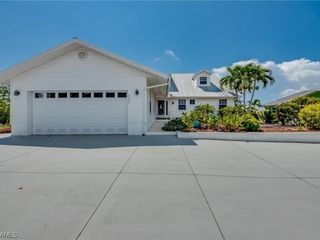 Foreclosed Home - 3569 OUTRIGGER LN, 33956
