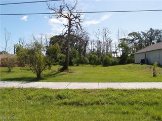 Foreclosed Home - 5932 STRINGFELLOW RD, 33956