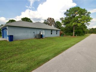 Foreclosed Home - 4600 OLIVE AVE N, 33971