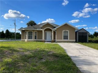 Foreclosed Home - 2801 E 9TH ST, 33972