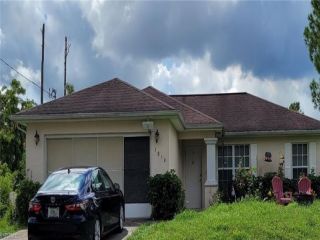 Foreclosed Home - 1050 CHADWICK AVE, 33974