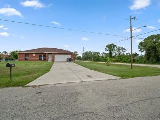 Foreclosed Home - 677 DAUPHINE AVE S, 33974