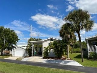 Foreclosed Home - 3112 BAYSIDE PKWY, 33982