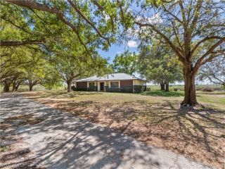 Foreclosed Home - 2400 MANGROVE RD, 33982