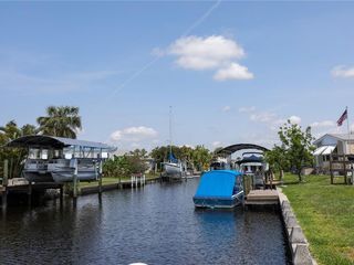 Foreclosed Home - 3023 SUNNY HARBOR DR, 33982