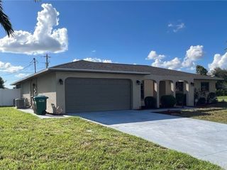 Foreclosed Home - 1628 COUNTRY CLUB BLVD, 33990