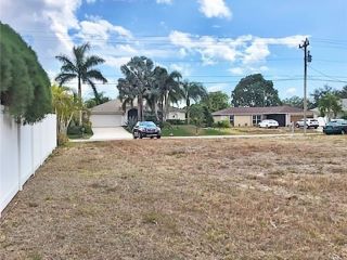 Foreclosed Home - 141 SE 21ST ST, 33990
