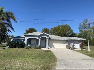 Foreclosed Home - 1506 SE 5TH PL, 33990