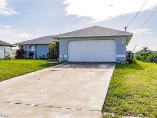 Foreclosed Home - 409 NW 18TH PL, 33993