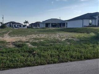 Foreclosed Home - 4237 NW 34TH LN, 33993